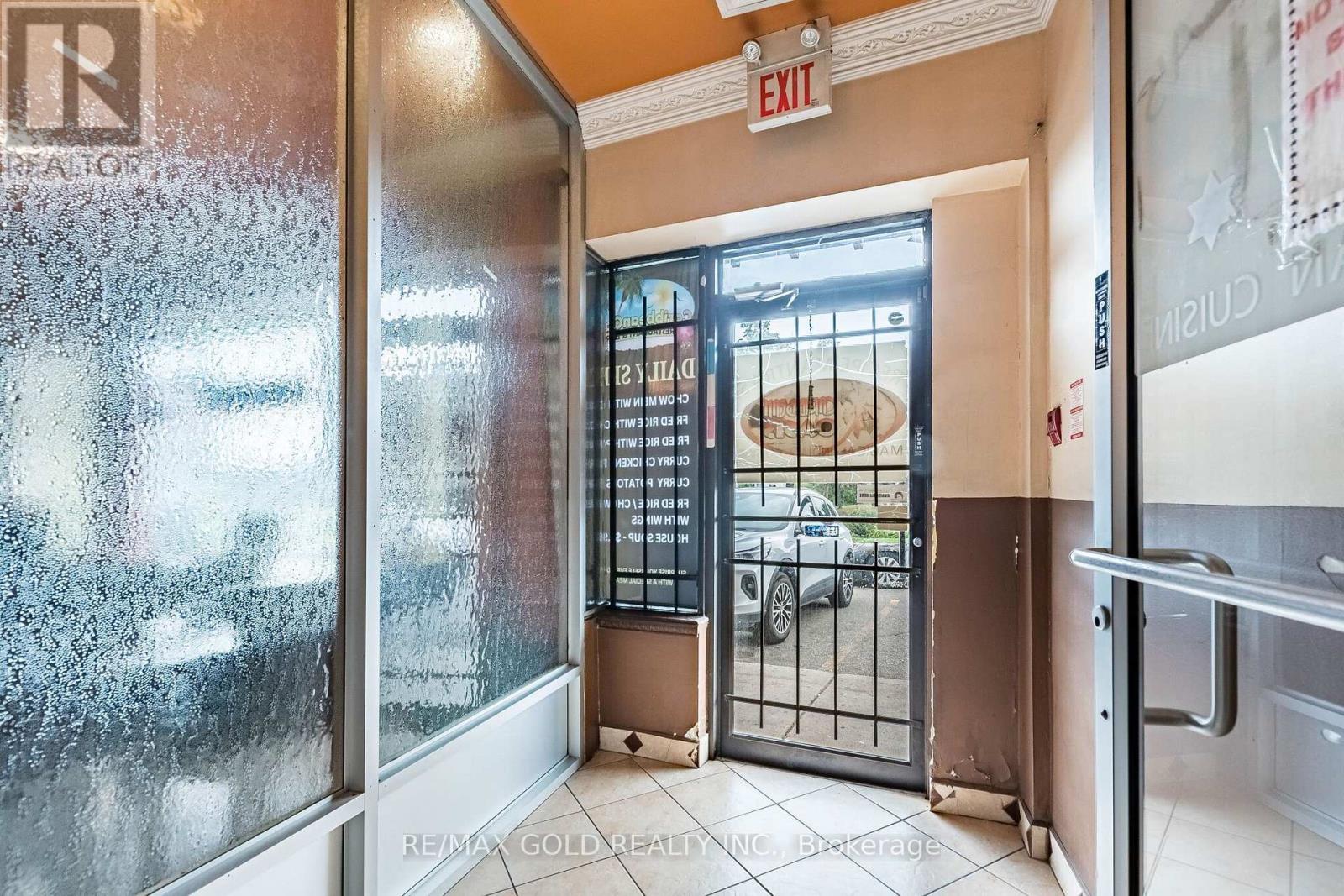 #105 7125 Goreway Dr Drive, Mississauga (Malton), Ontario, L4T4H3, Mississauga (Malton), Ontario — photo 3 of 5