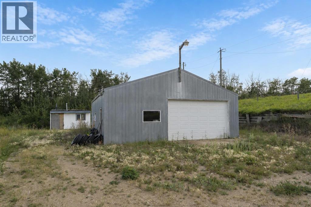 Listing photo – 23515 Township Road 402, Rural Lacombe County