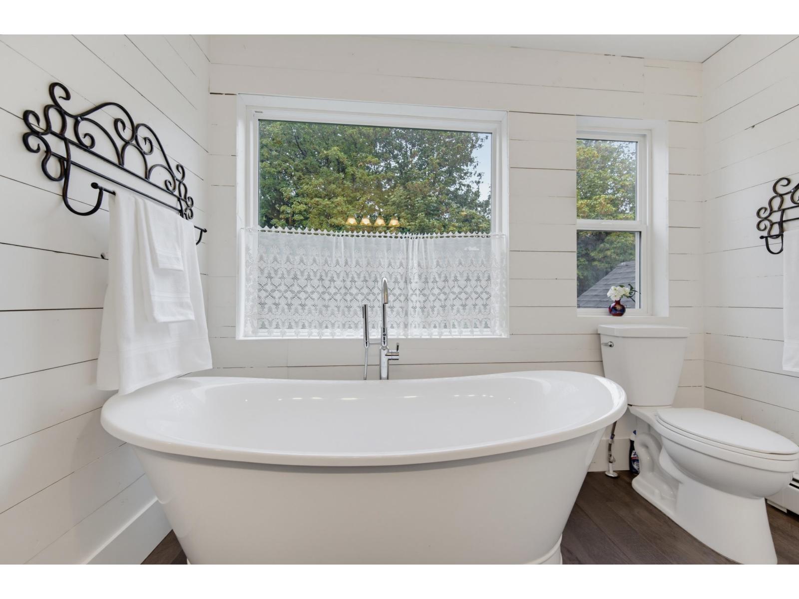 7 Bed, 5 Bath House for Sale in Abbotsford – 31123 HARRIS ROAD, Abbotsford – MLS# R3158234 - Image 22