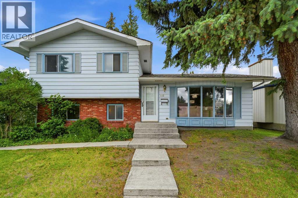 442 Queensland Place SE