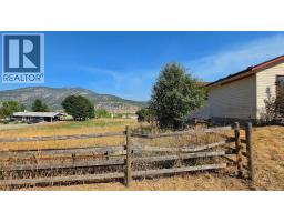 Bedroom - 8544 Westsyde Road, Kamloops, BC V2B8S3 Photo 11