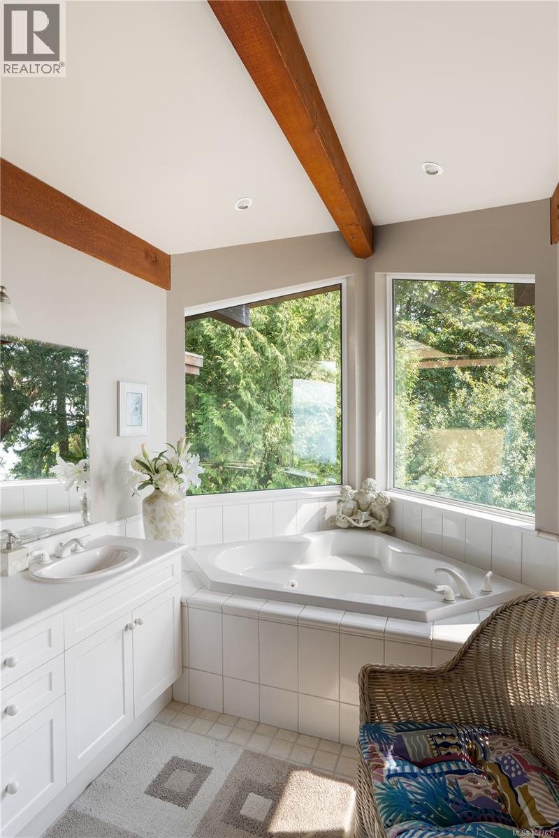 466 Meredith Rd - Image 25