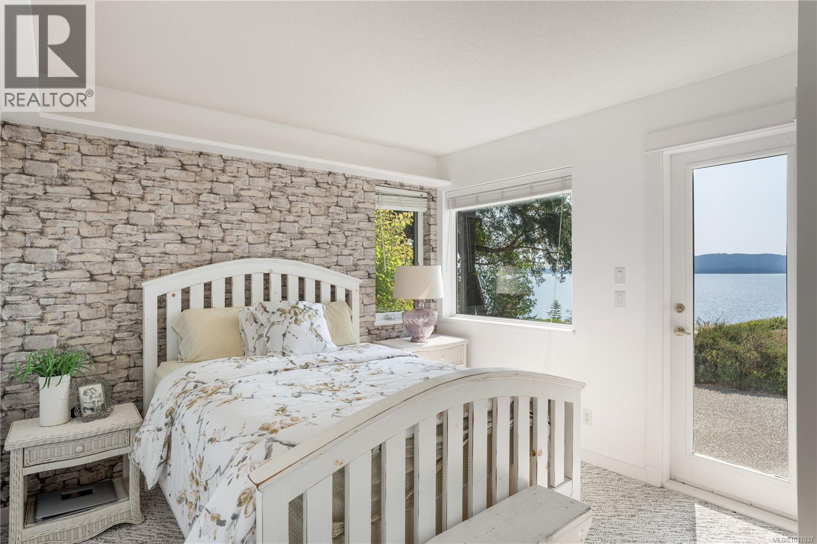 466 Meredith Rd - Image 33