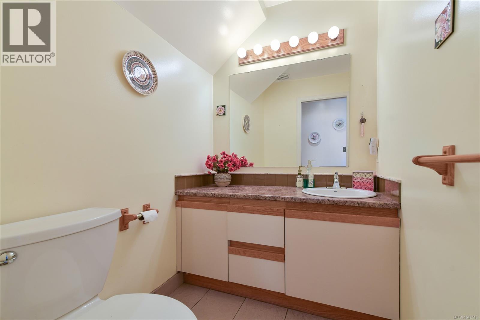3 4631 Lochside Drive, Saanich