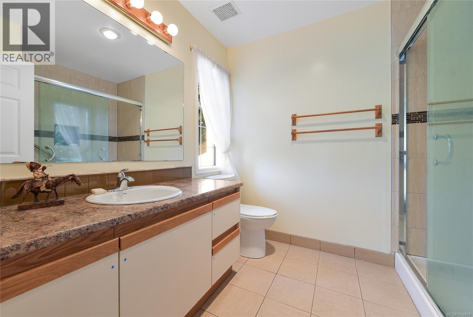 3 4631 Lochside Drive, Saanich