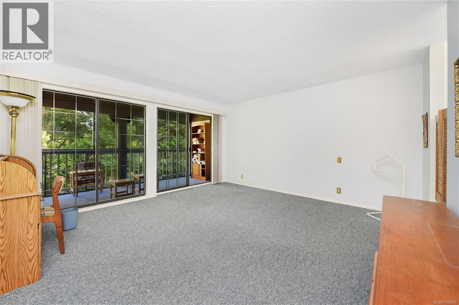 3 4631 Lochside Drive, Saanich