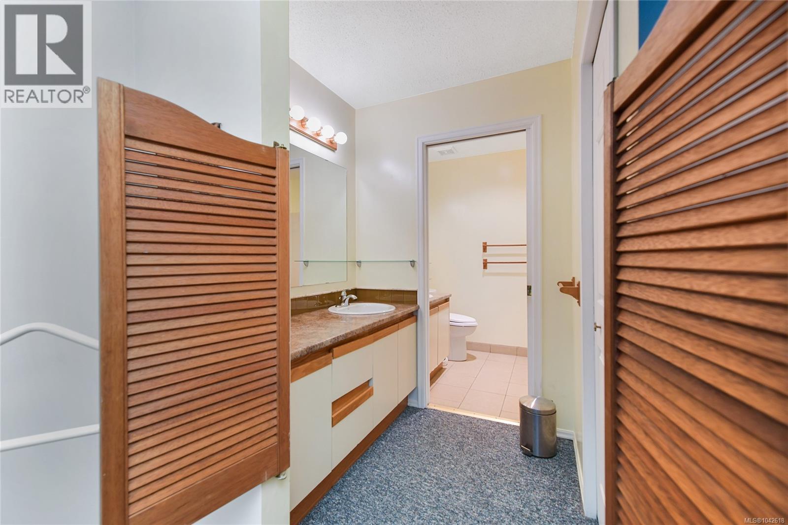 3 4631 Lochside Drive, Saanich