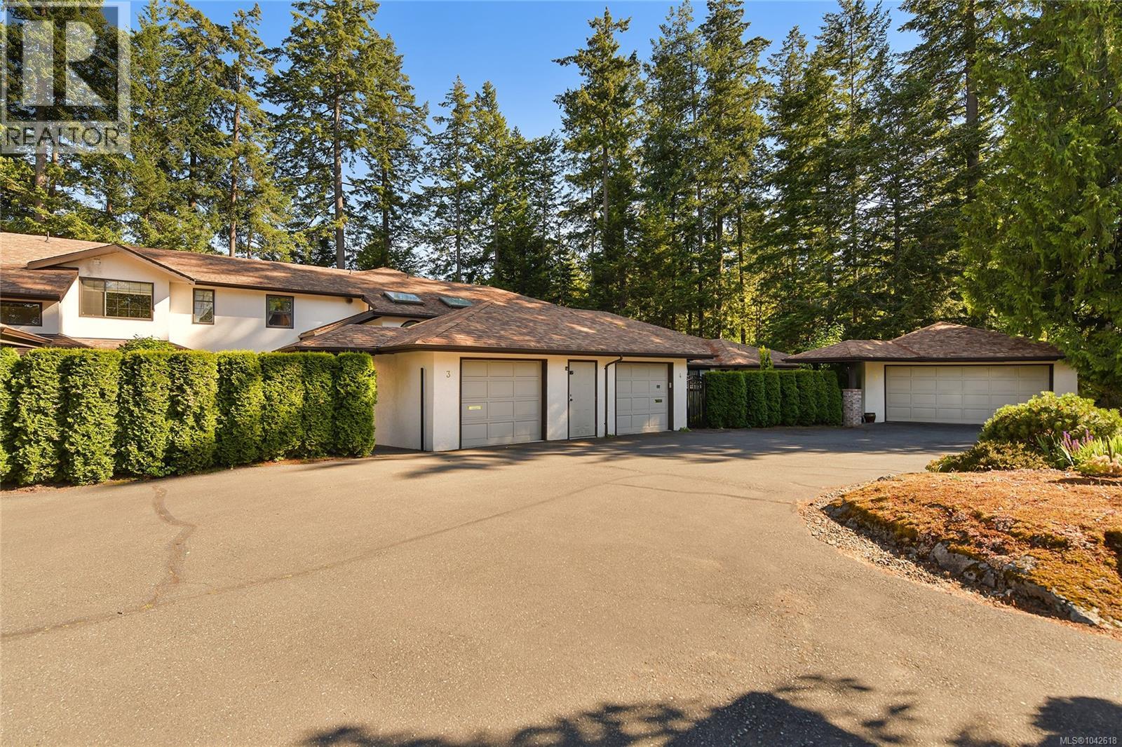 3 4631 Lochside Drive, Saanich