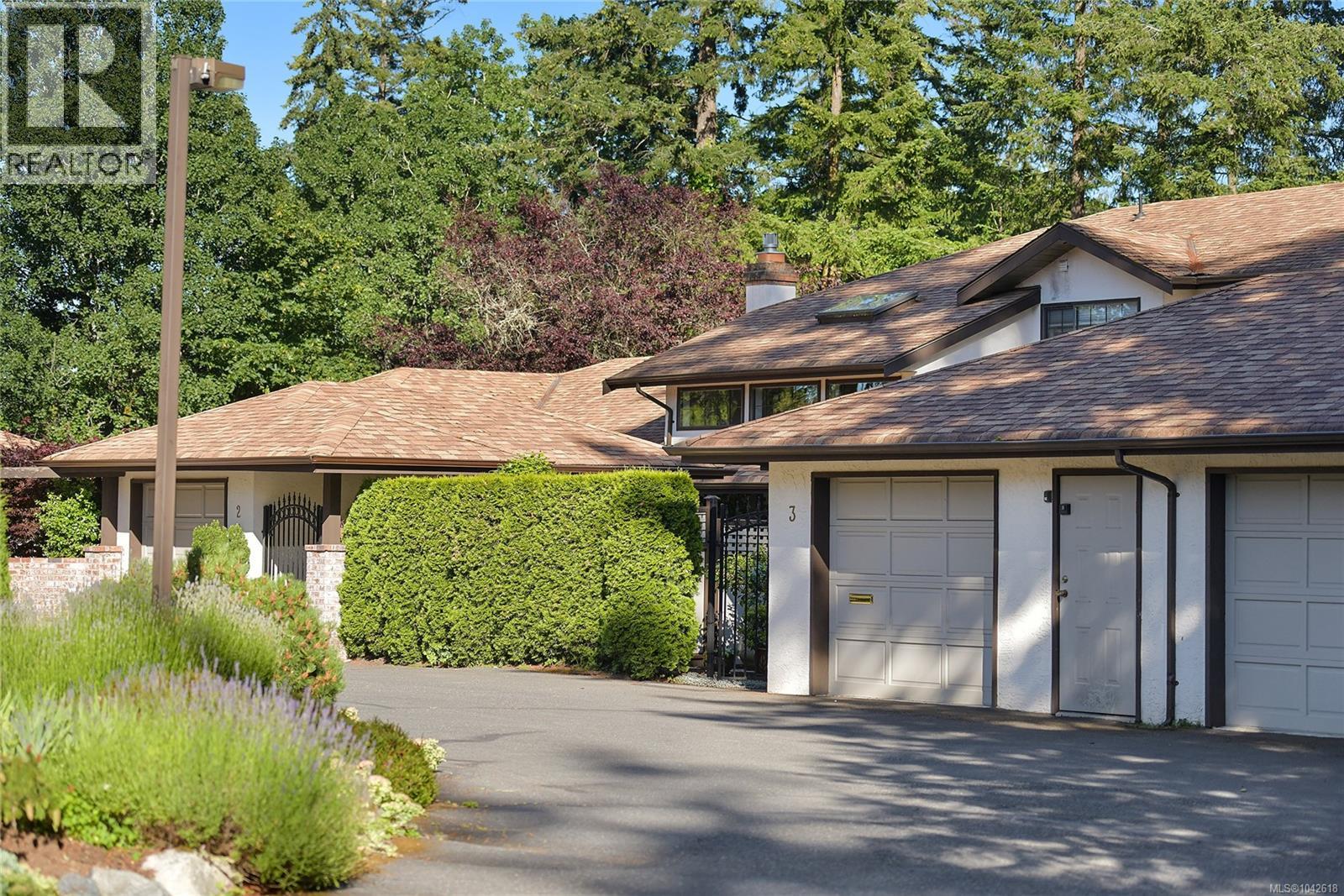 3 4631 Lochside Drive, Saanich