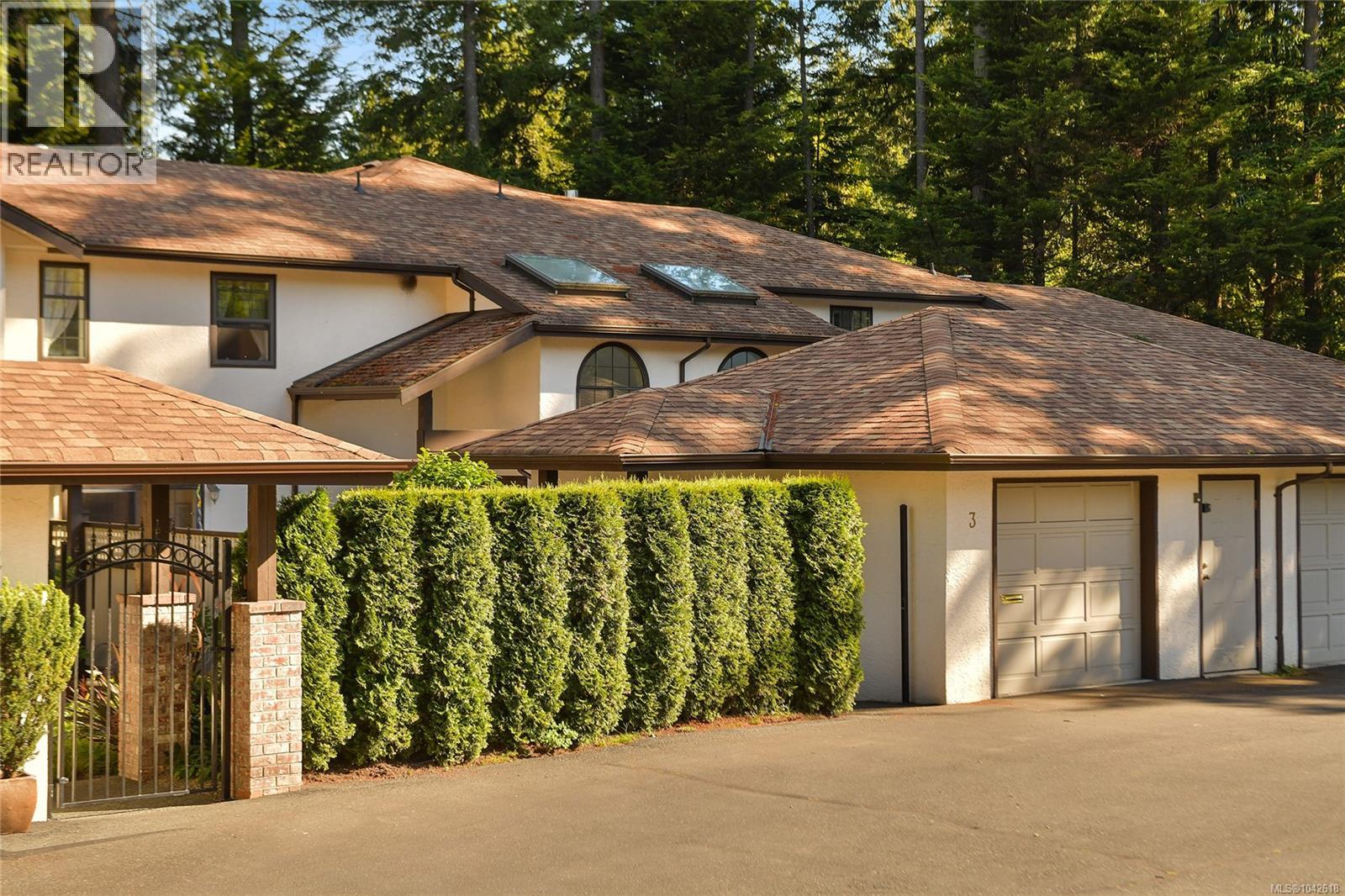 3 4631 Lochside Drive, Saanich