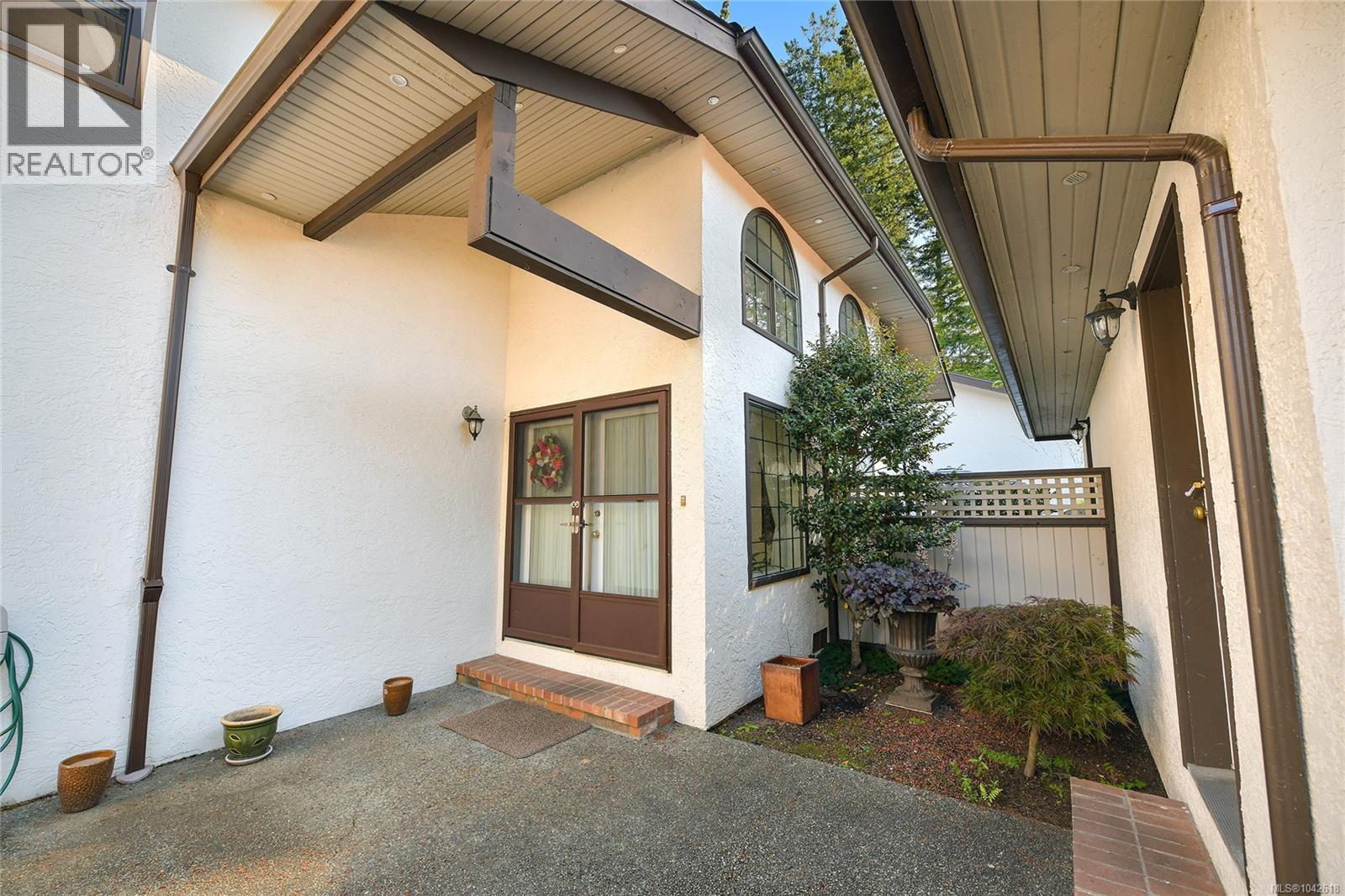 3 4631 Lochside Drive, Saanich