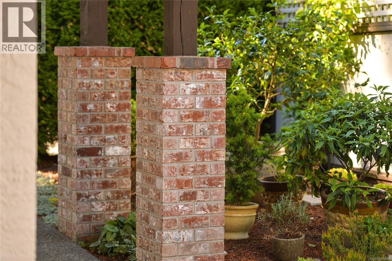 3 4631 Lochside Drive, Saanich