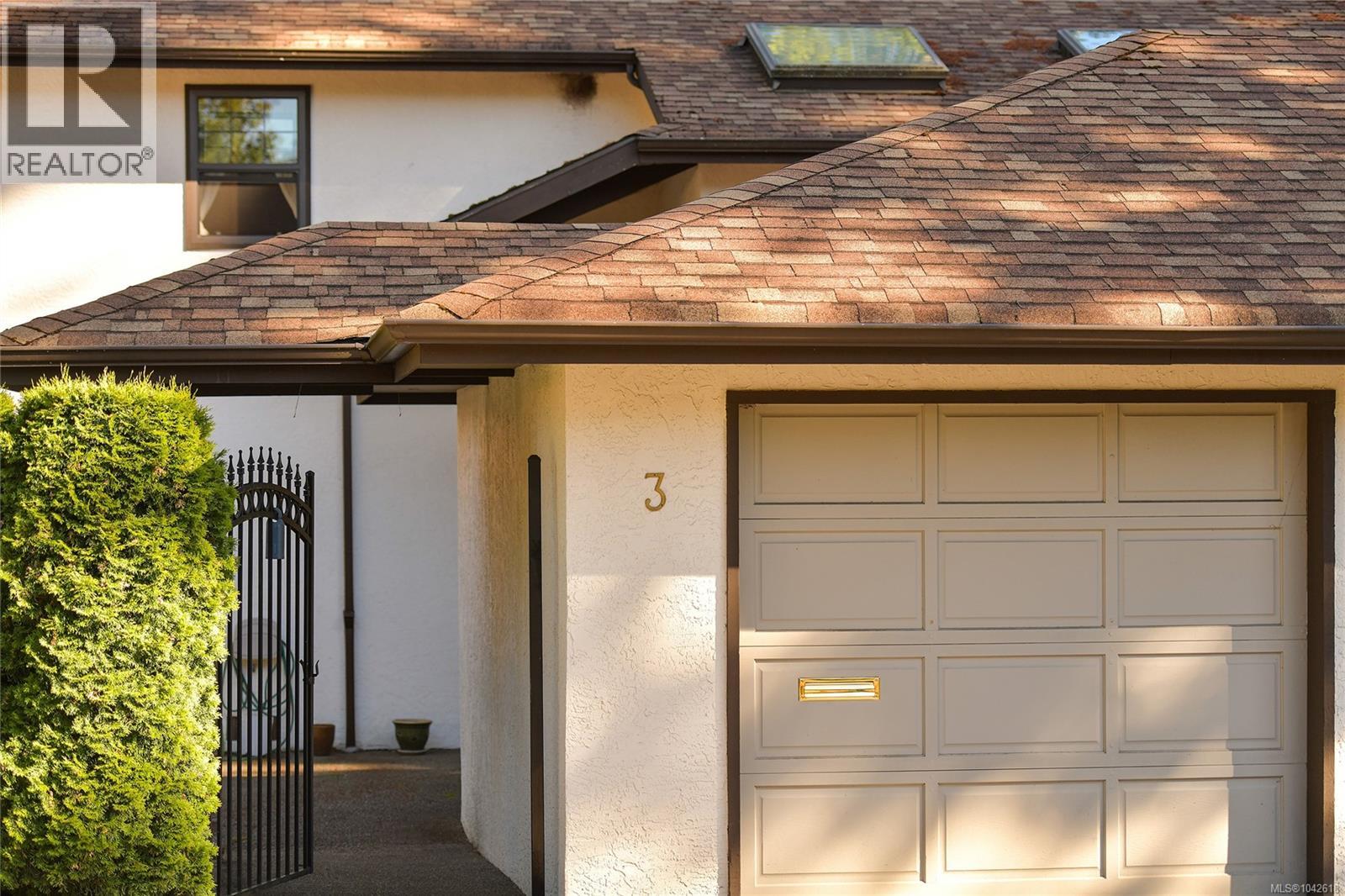 3 4631 Lochside Drive, Saanich