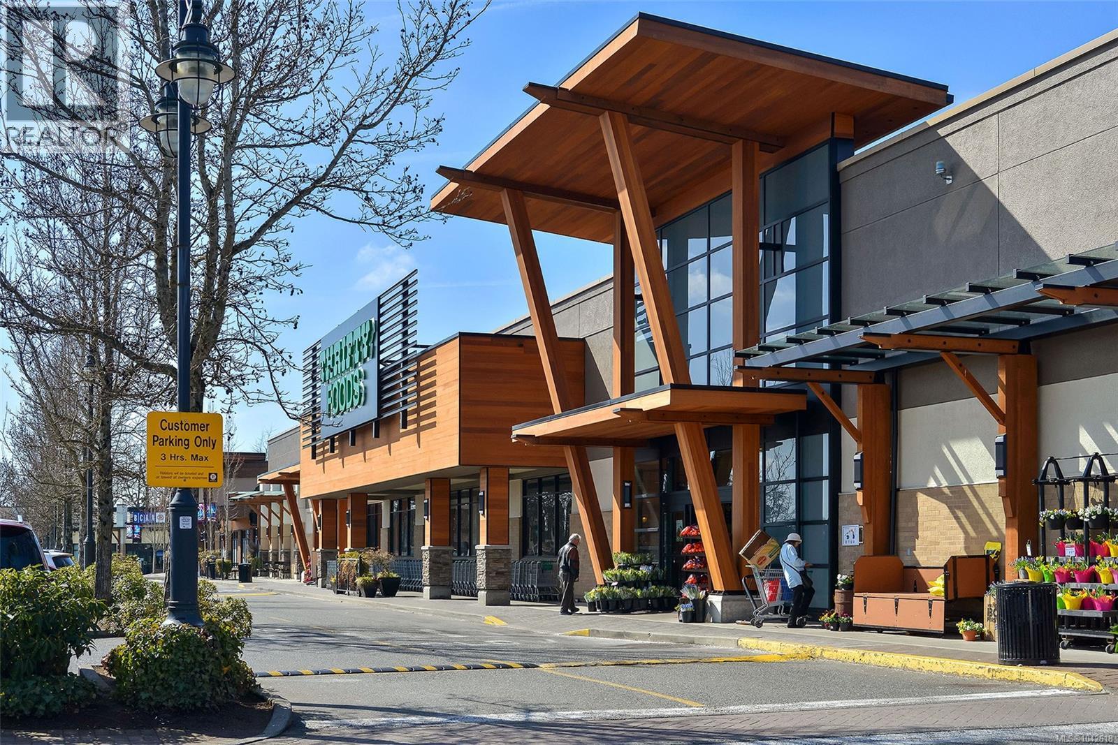 3 4631 Lochside Drive, Saanich