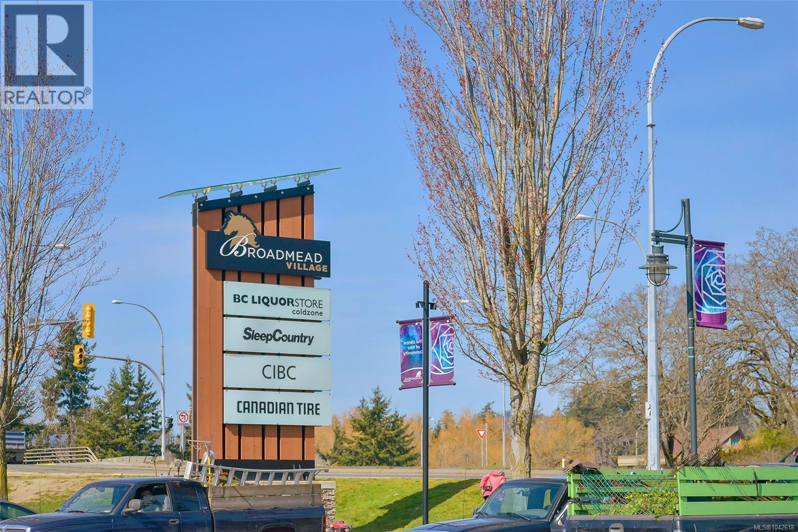 3 4631 Lochside Drive, Saanich