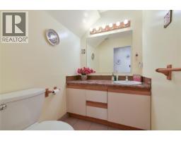 3 4631 Lochside Dr, Saanich, BC V8Y2S9 Photo 16