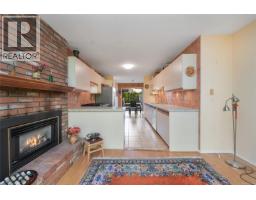 Kitchen - 3 4631 Lochside Dr, Saanich, BC V8Y2S9 Photo 8