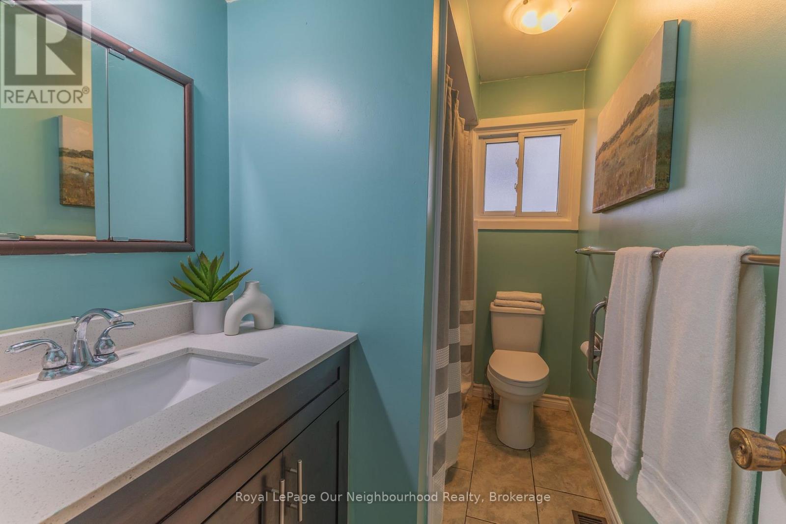 26 ASHDALE CRESCENT - 17