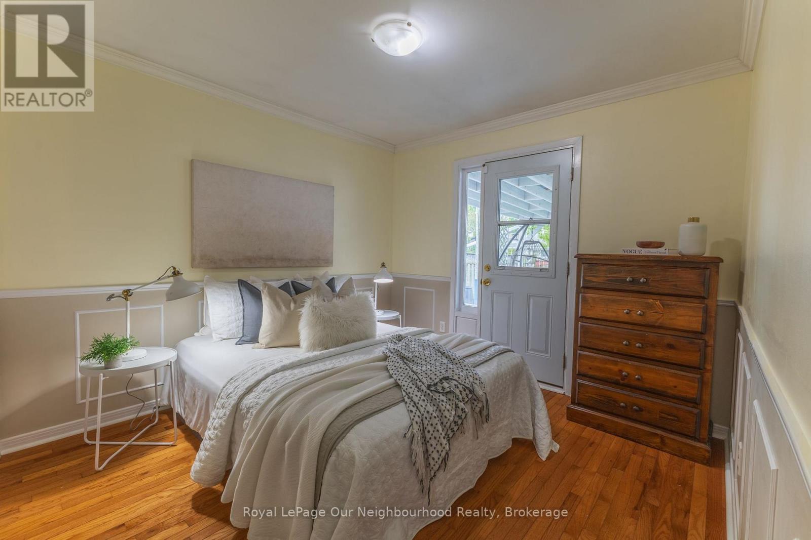26 ASHDALE CRESCENT - 21