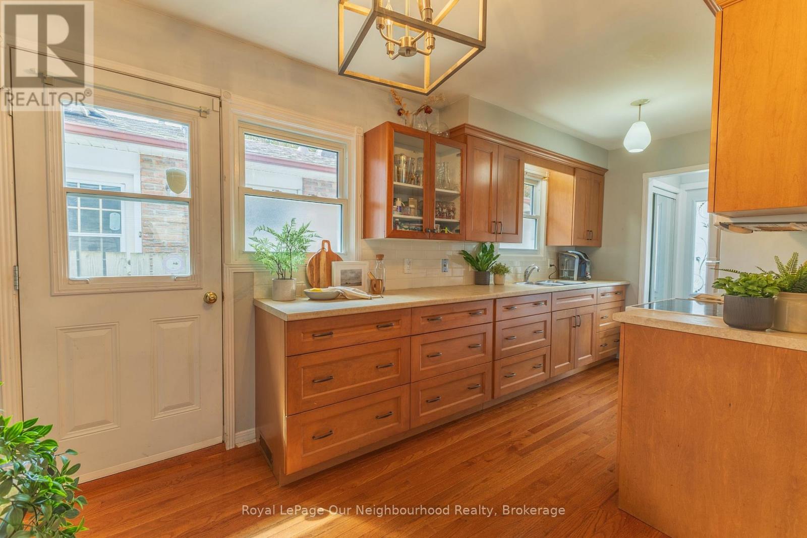 26 ASHDALE CRESCENT - 24