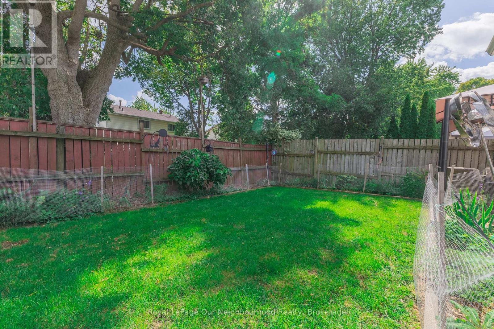 26 ASHDALE CRESCENT - 36