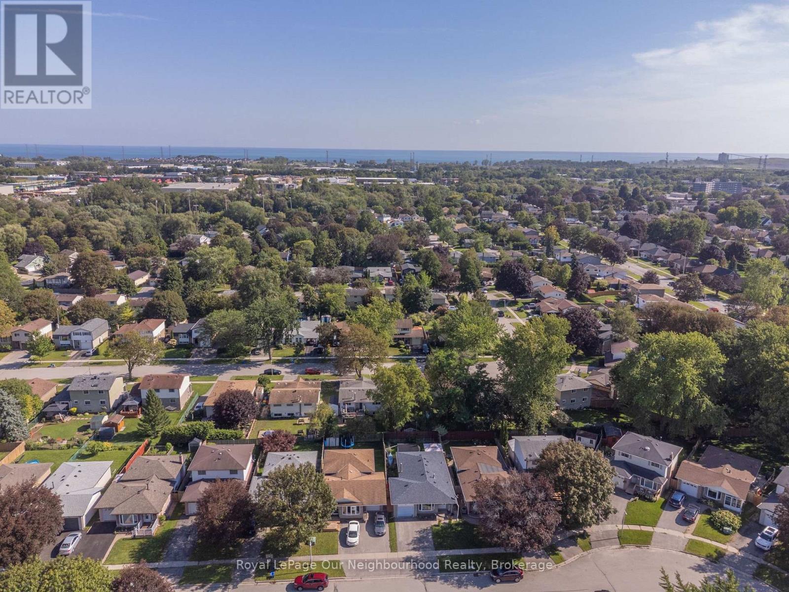 26 ASHDALE CRESCENT - 42