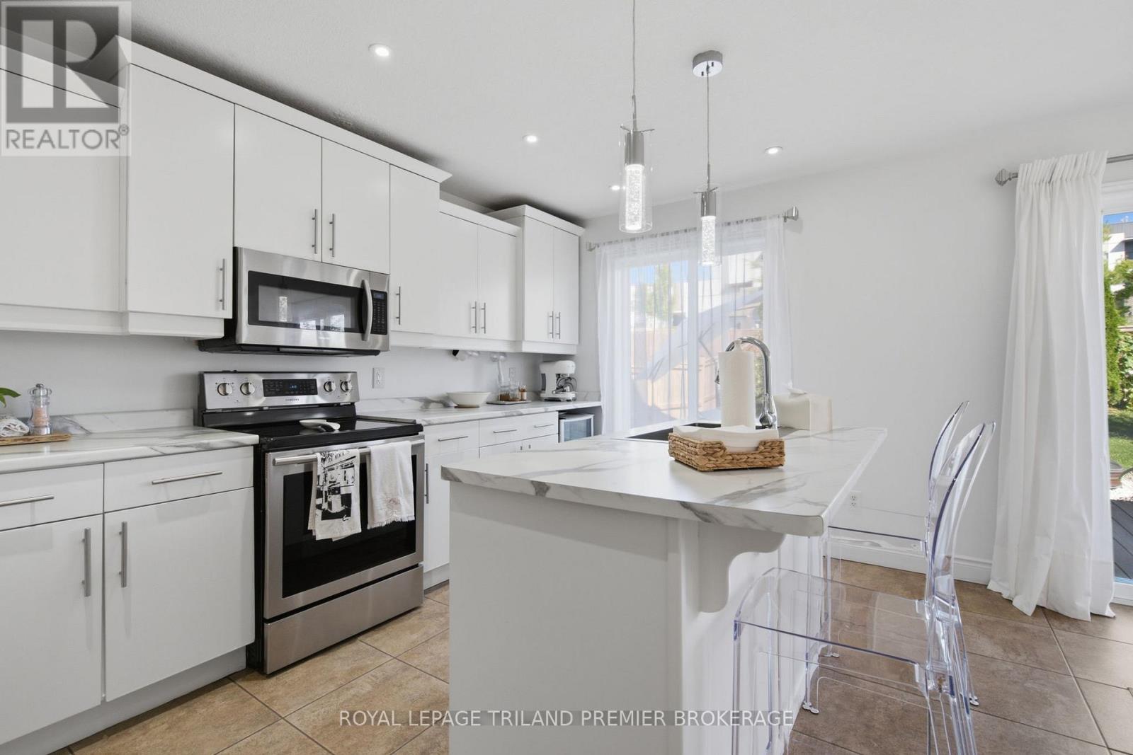 570 GARIBALDI AVENUE - Image 13