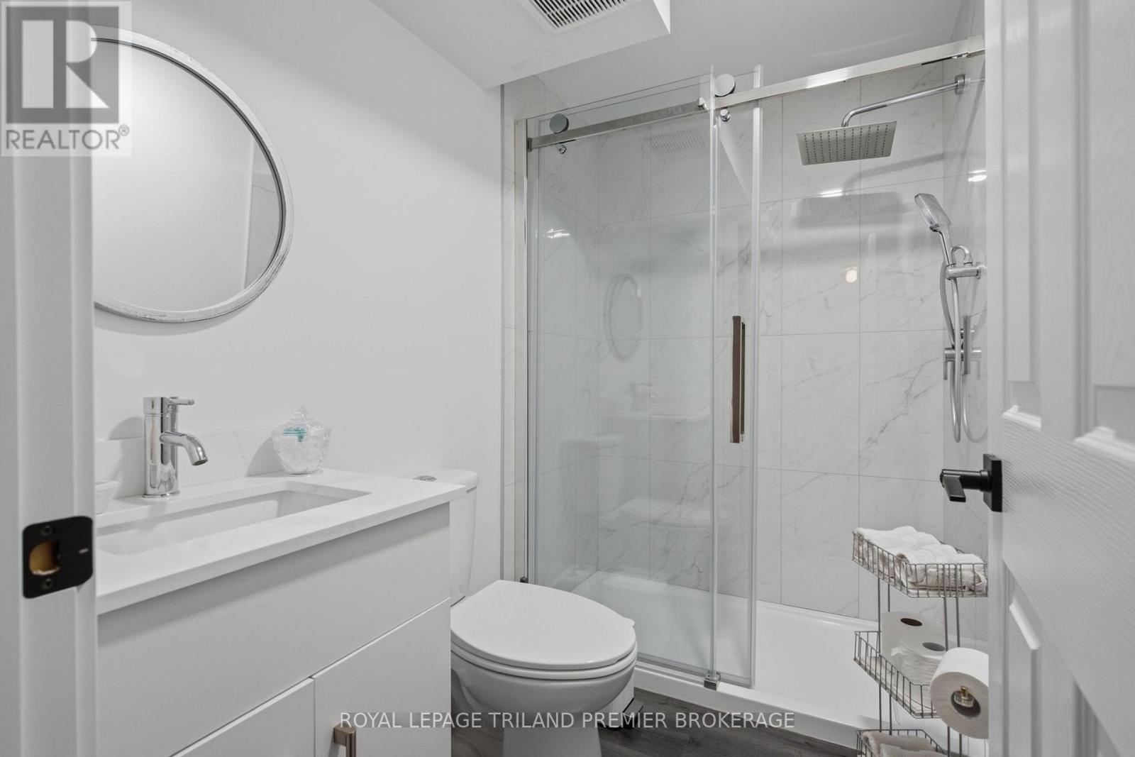570 GARIBALDI AVENUE - Image 35