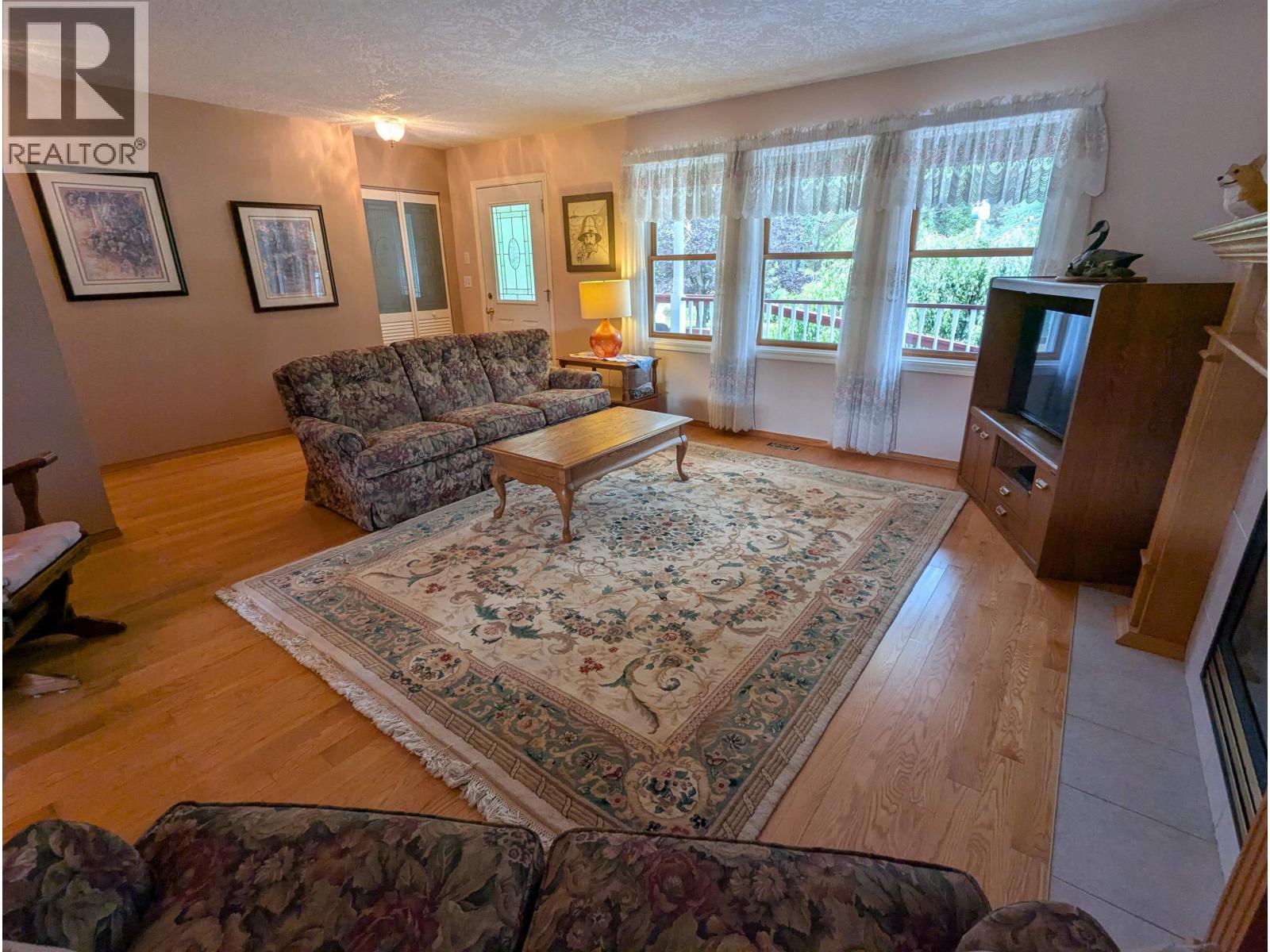 1289 COTTONWOOD Street, Telkwa