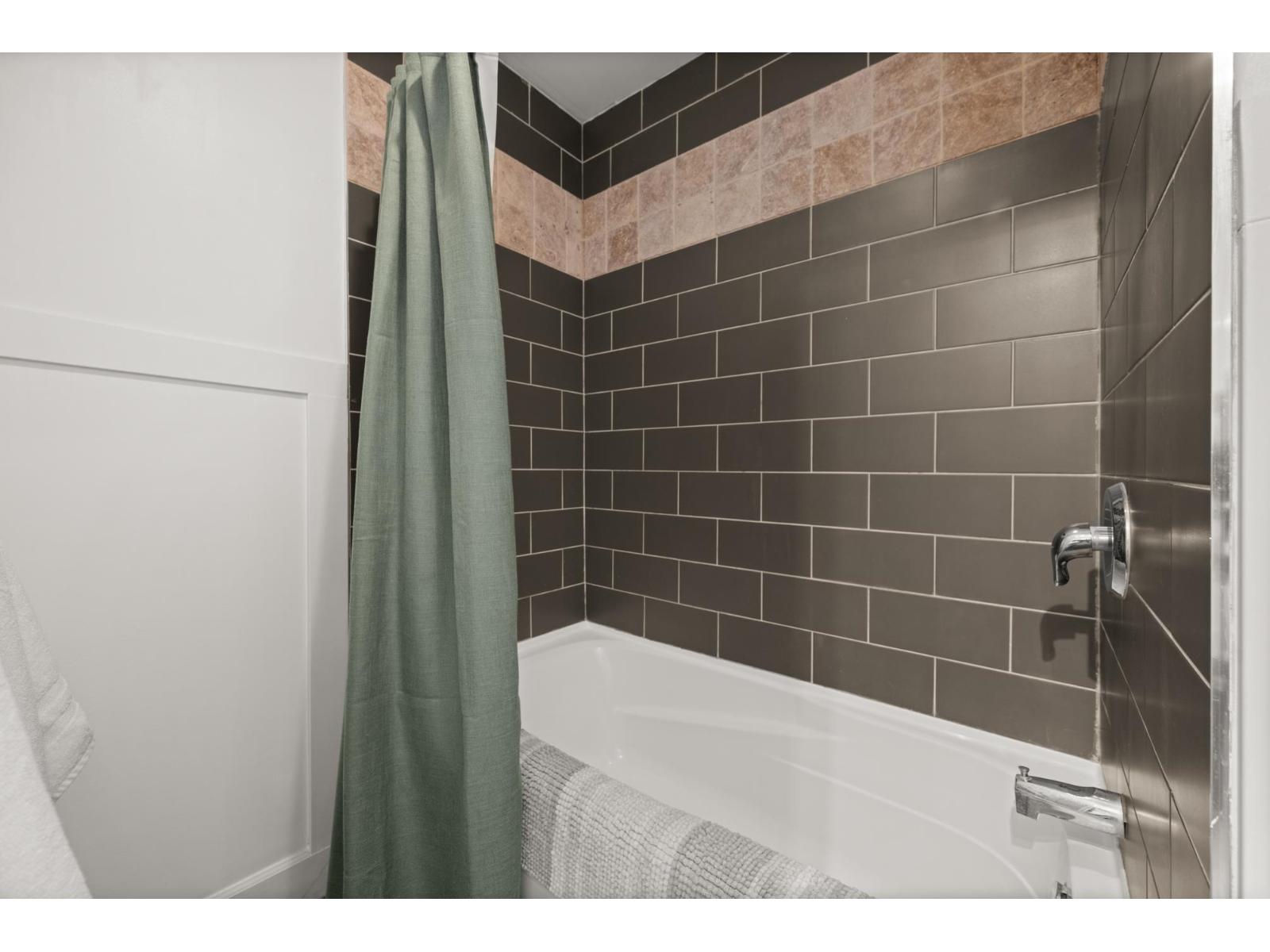24244 60 AVENUE, Langley