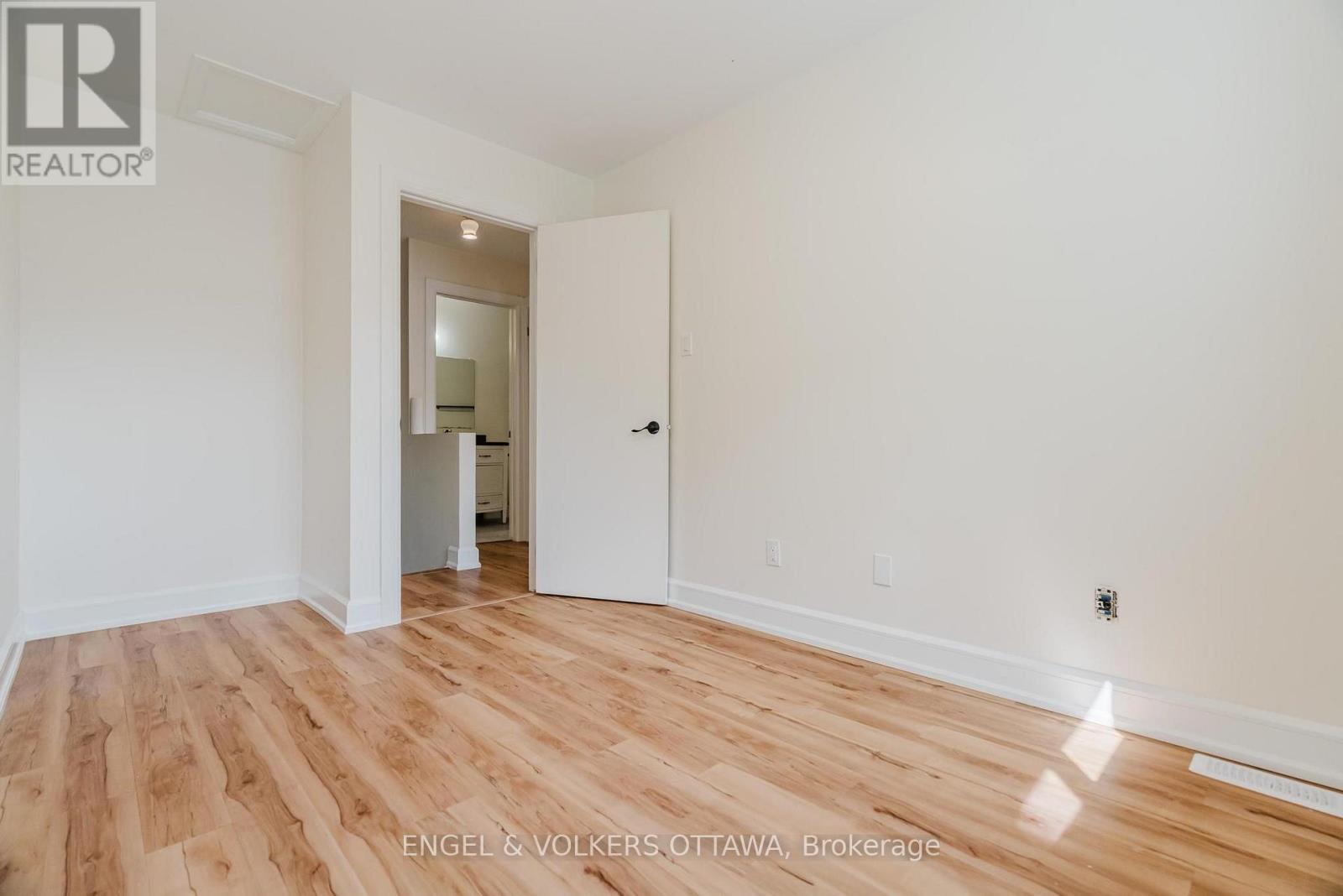 8 ALMOND LANE - 22