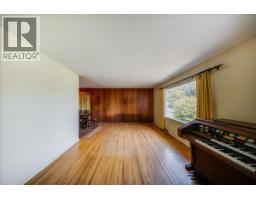 664 Forrest Drive, Warfield, BC V1R2H6 Photo 13