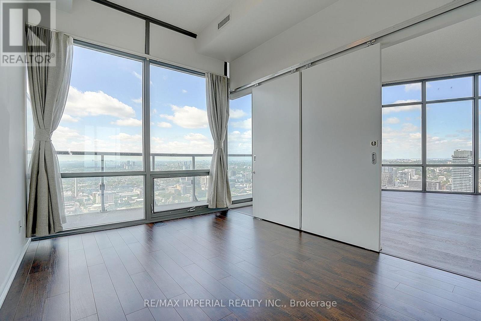 #4903 832 BAY STREET - Image 19