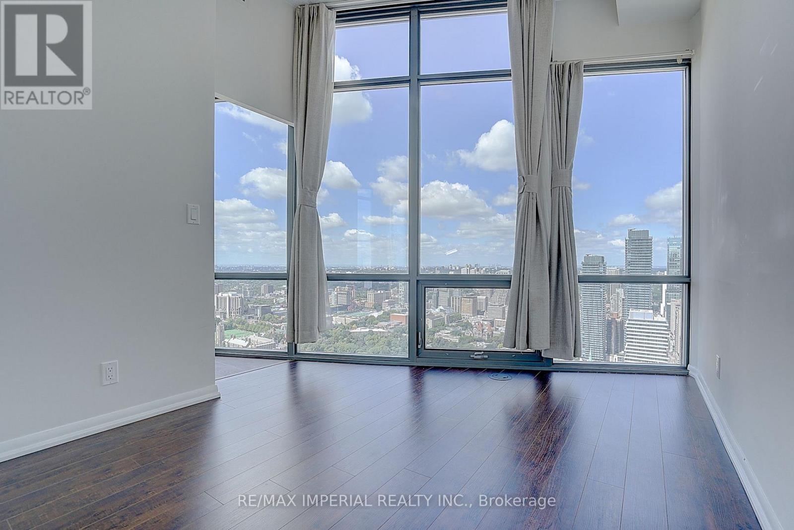 #4903 832 BAY STREET - Image 31