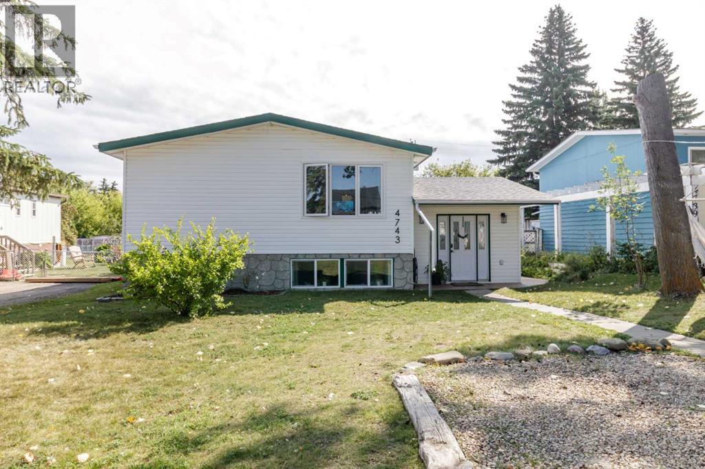 Listing photo – 4743 47 Street, Sylvan Lake
