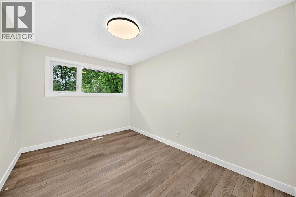 4016 37 Street NW - 12