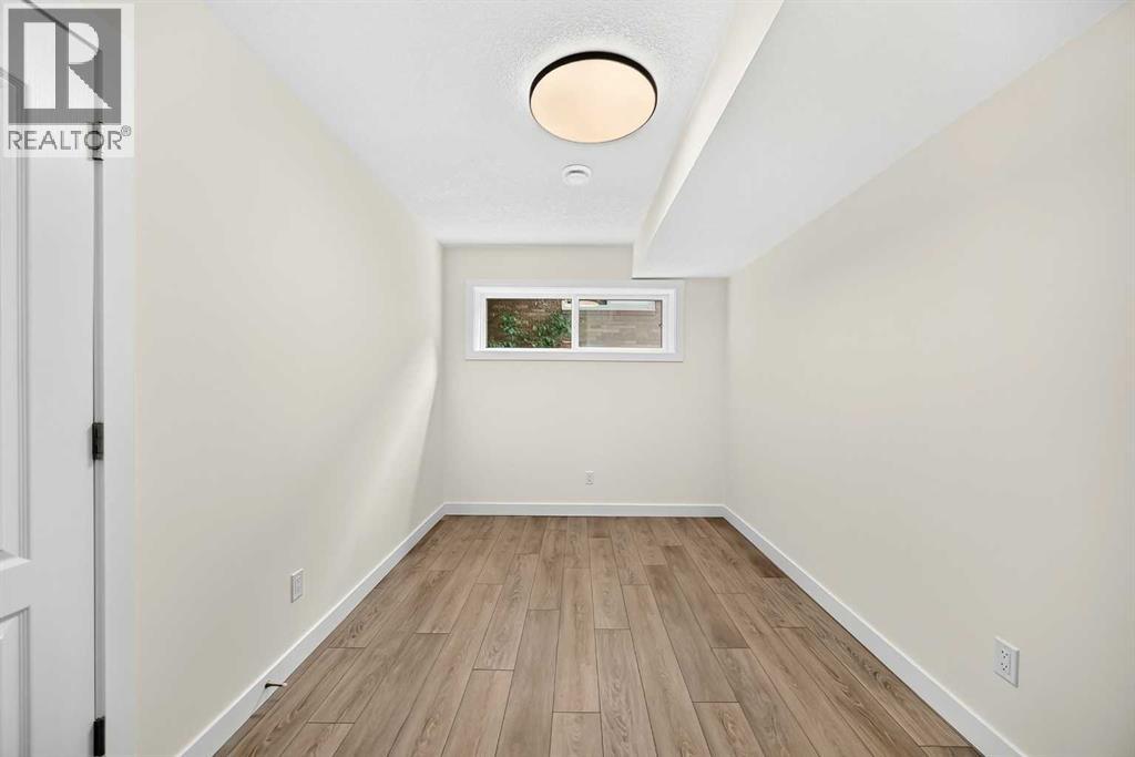 4016 37 Street NW - 19