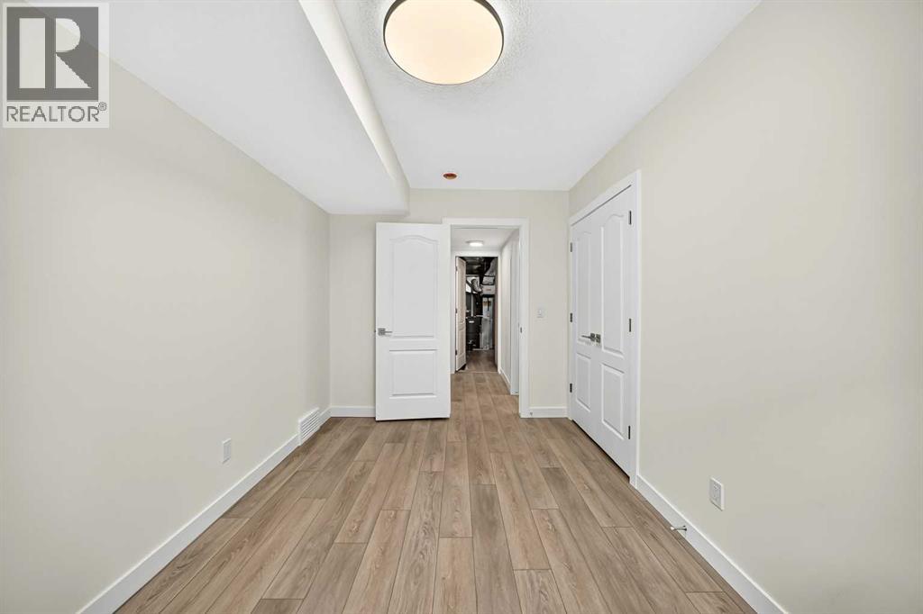 4016 37 Street NW - 20