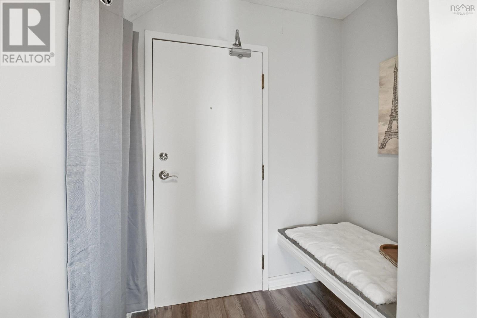 #215 75 Collins Grove - 10