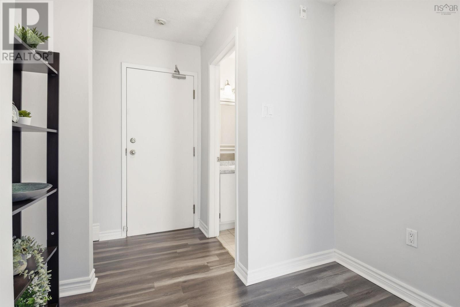 #215 75 Collins Grove - 11