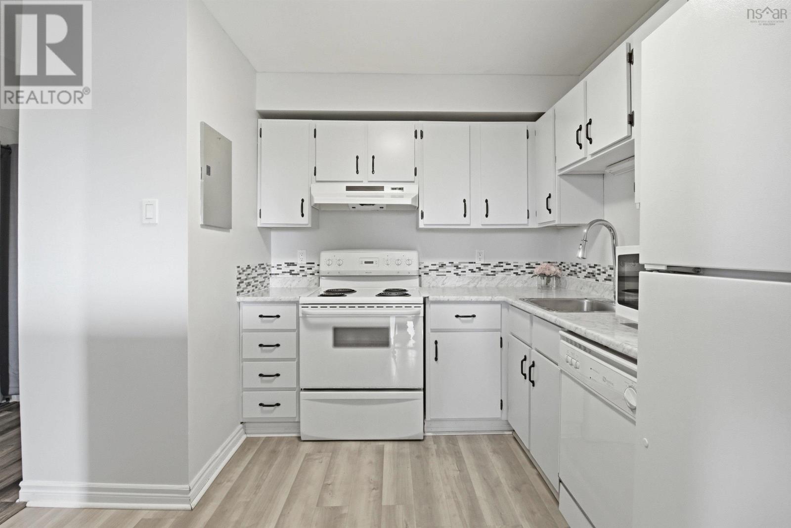 Property 7 of 25 of 215 75 Collins Grove