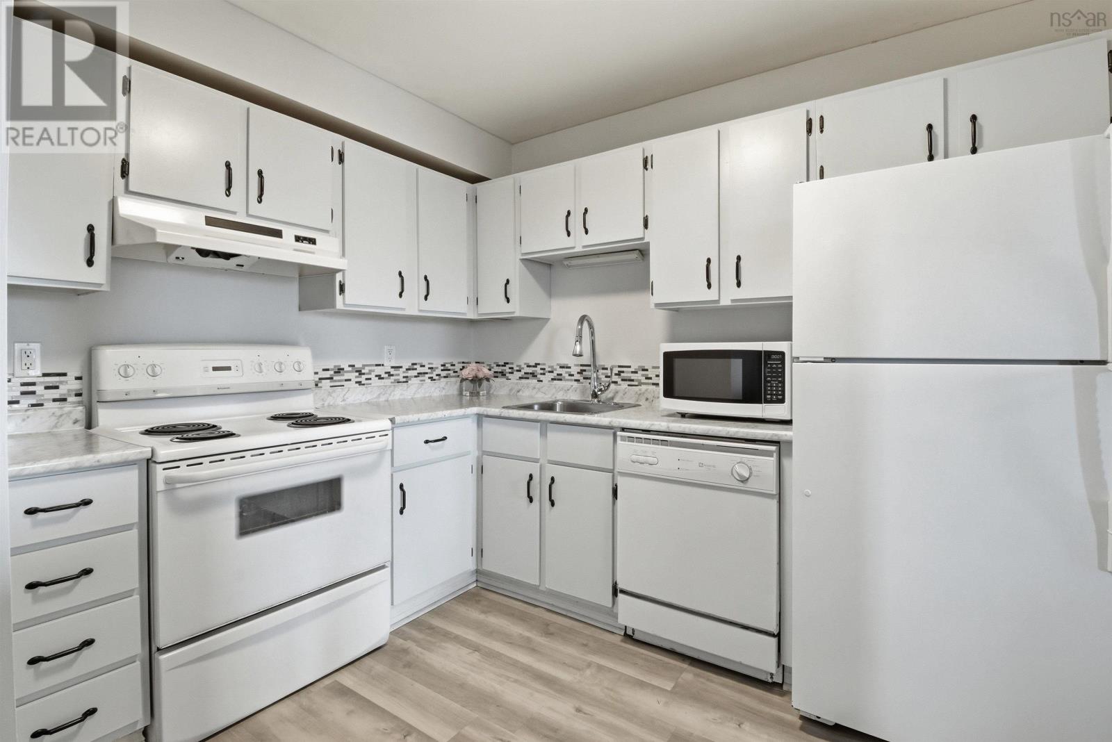 #215 75 Collins Grove - 6