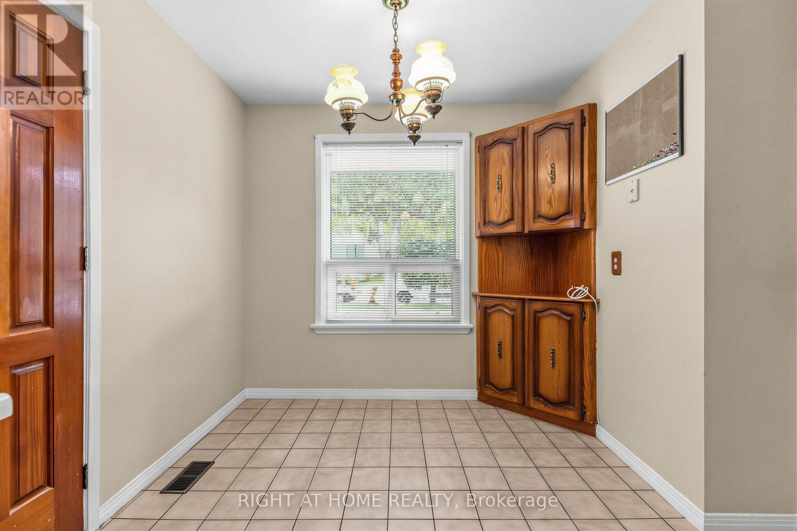 12 CANDLEWOOD CRESCENT - 11