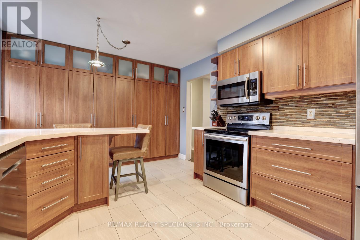 293 LOUIS DRIVE - Image 11