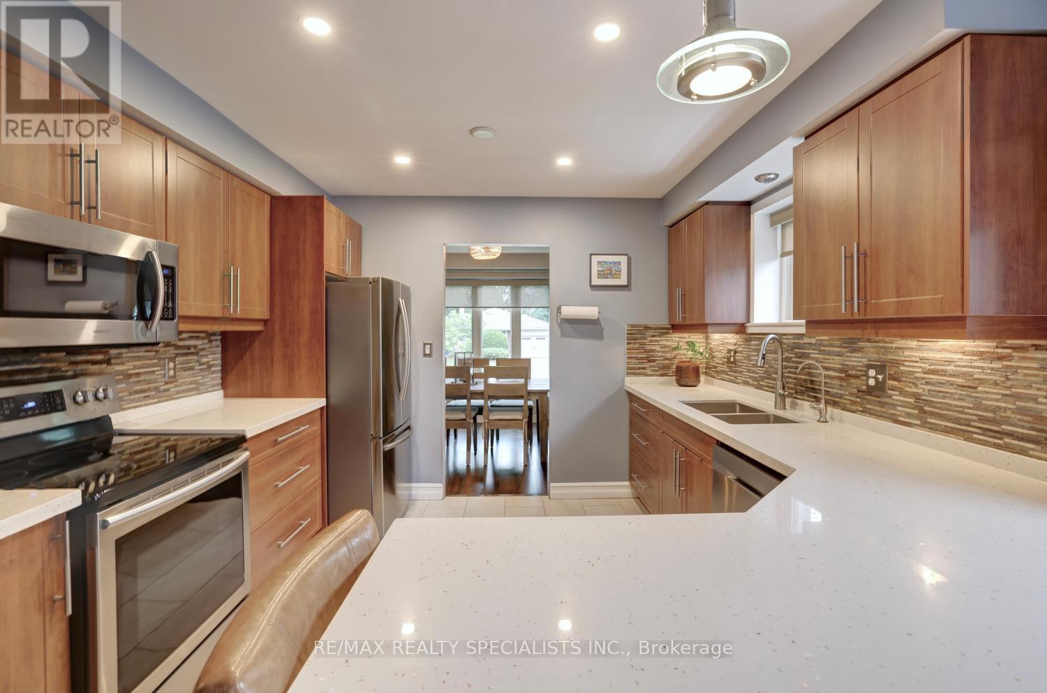 293 LOUIS DRIVE - Image 12