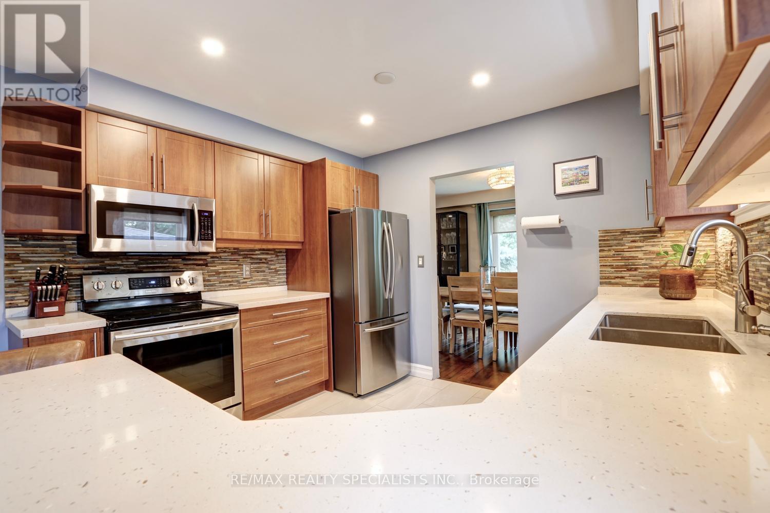 293 LOUIS DRIVE - Image 13