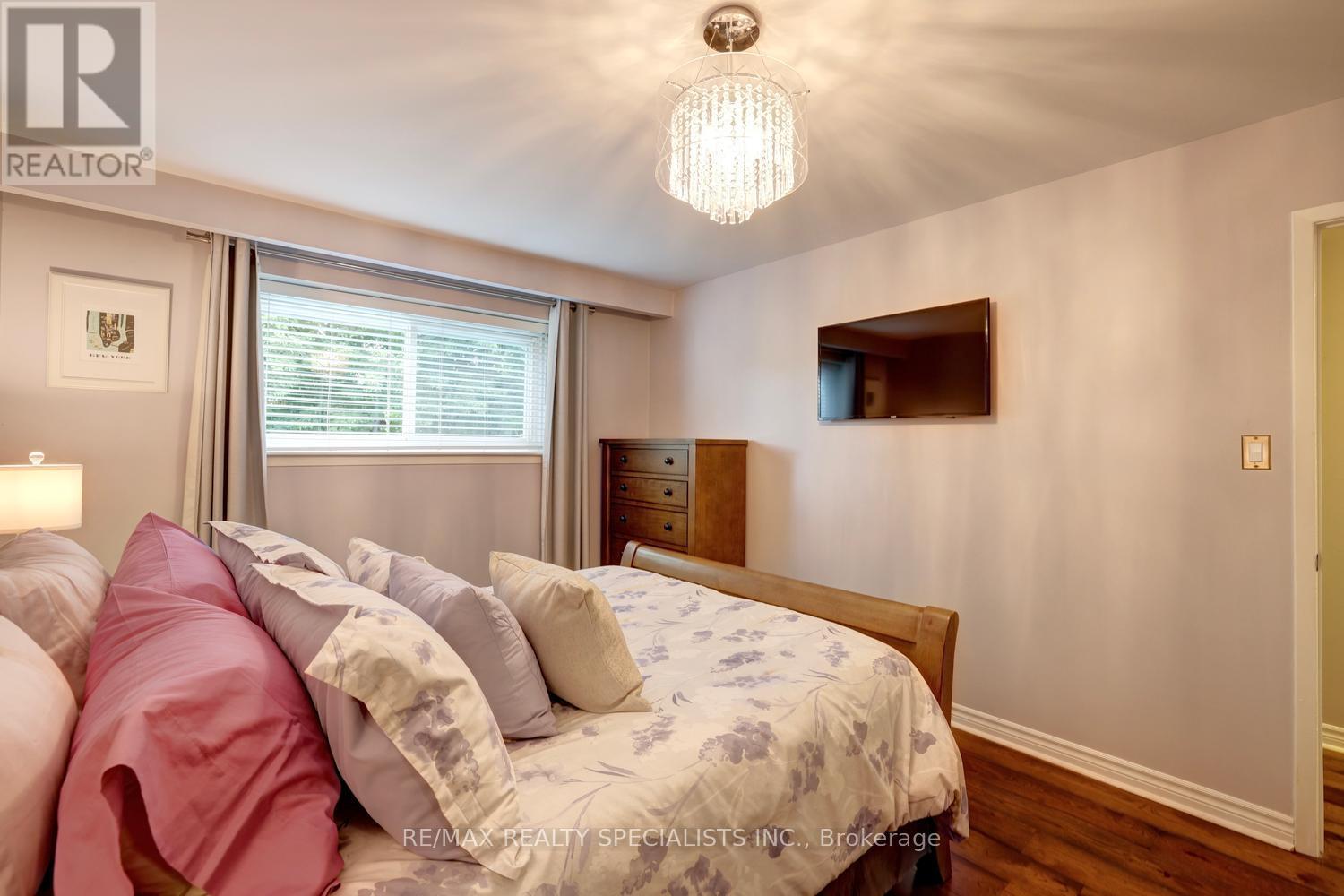 293 LOUIS DRIVE - Image 18
