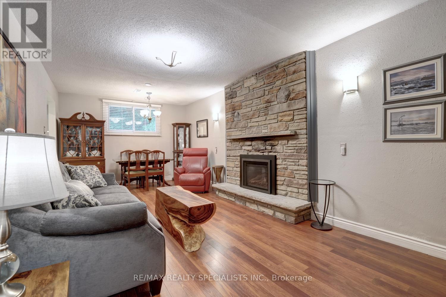 293 LOUIS DRIVE - Image 25