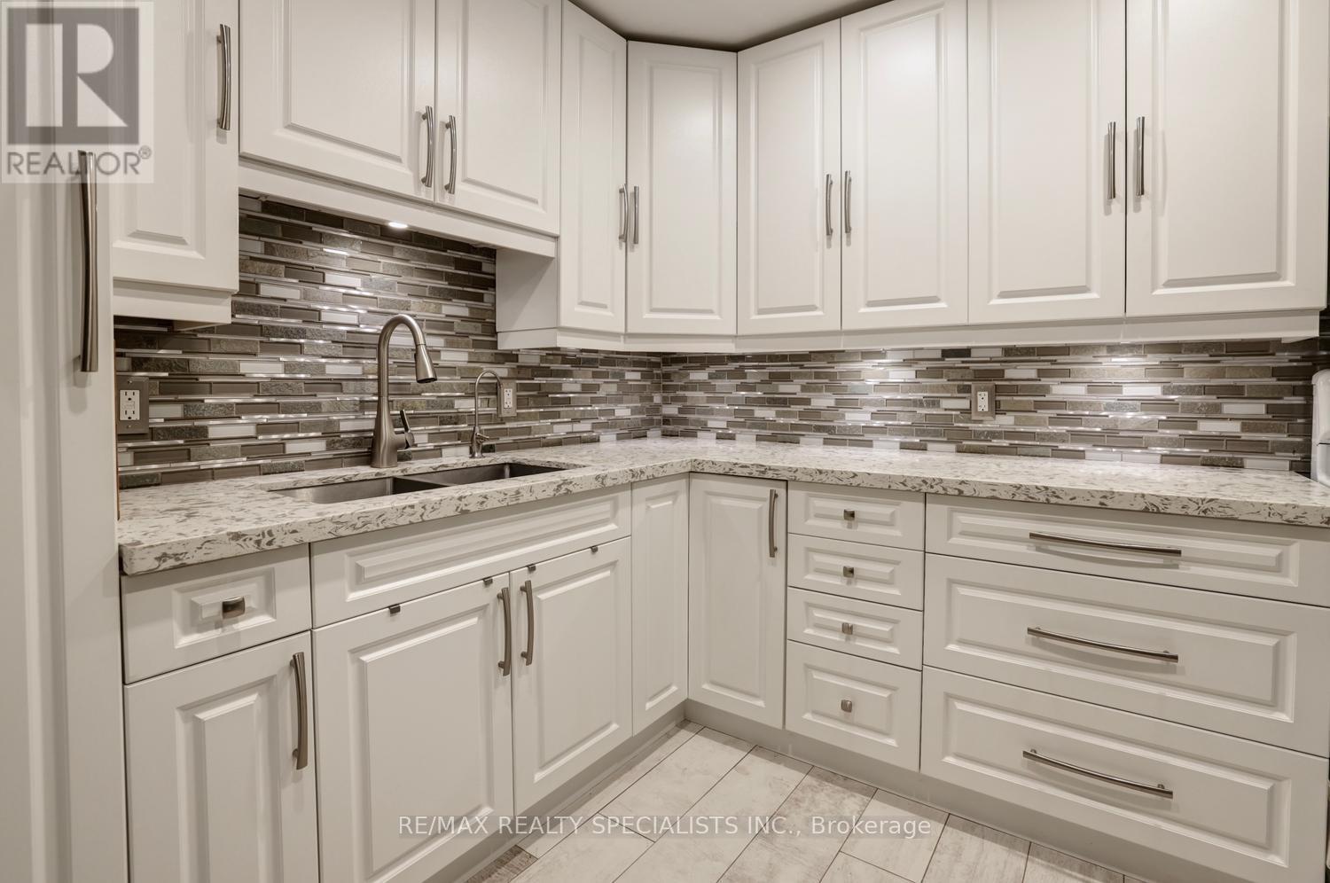 293 LOUIS DRIVE - Image 29