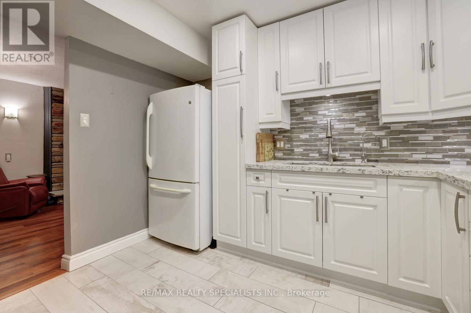 293 LOUIS DRIVE - Image 30